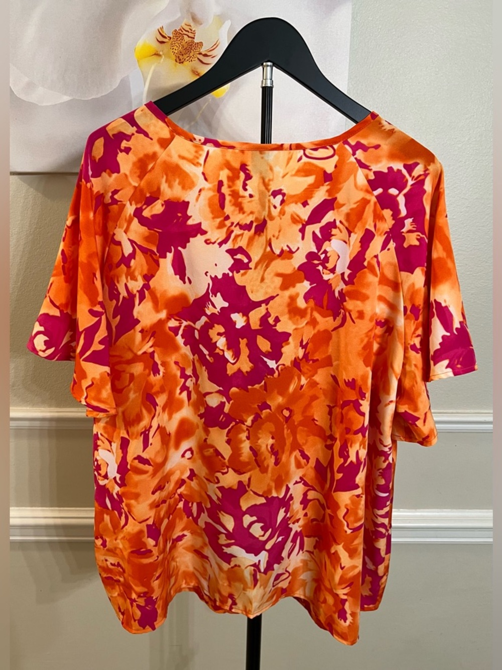 Women’s Vibrant Abstract Floral Print Tie-Neck Short Sleeve Blouse! Size 3XL. - Picture 8 of 11